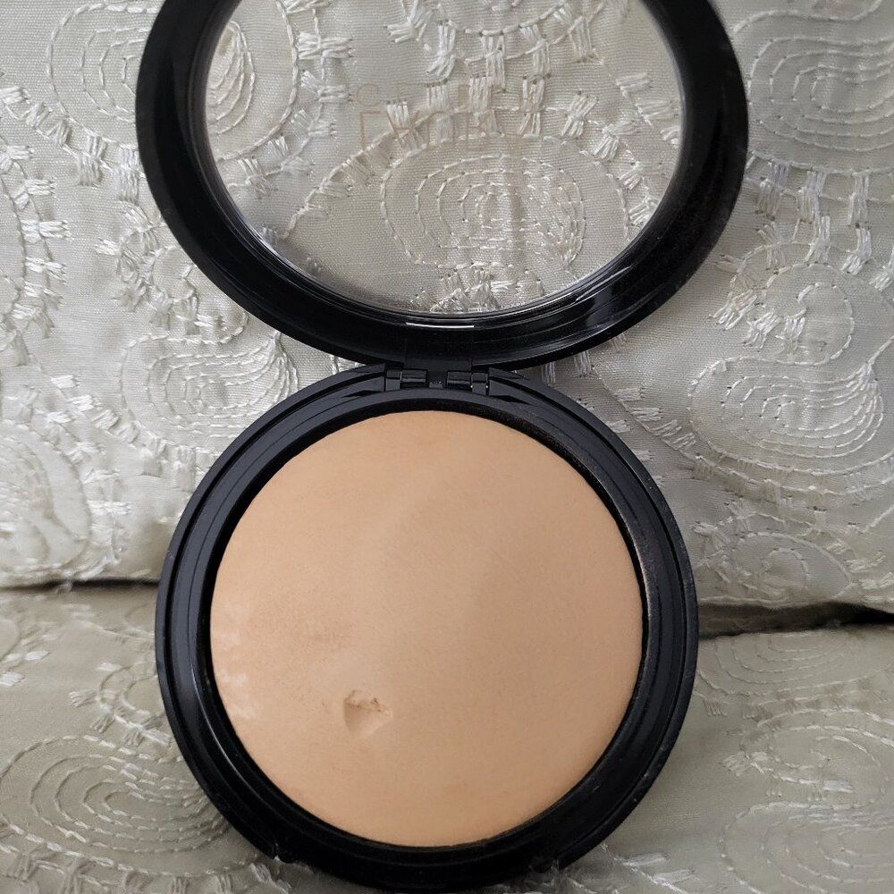 Laura Geller double take foundation  Golden medium